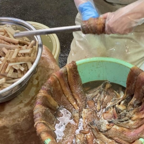 画像4: 萩ごぼう巻 【1月〜11月の販売】居酒屋でも大人気！甘辛い味がくせになる！ (4)